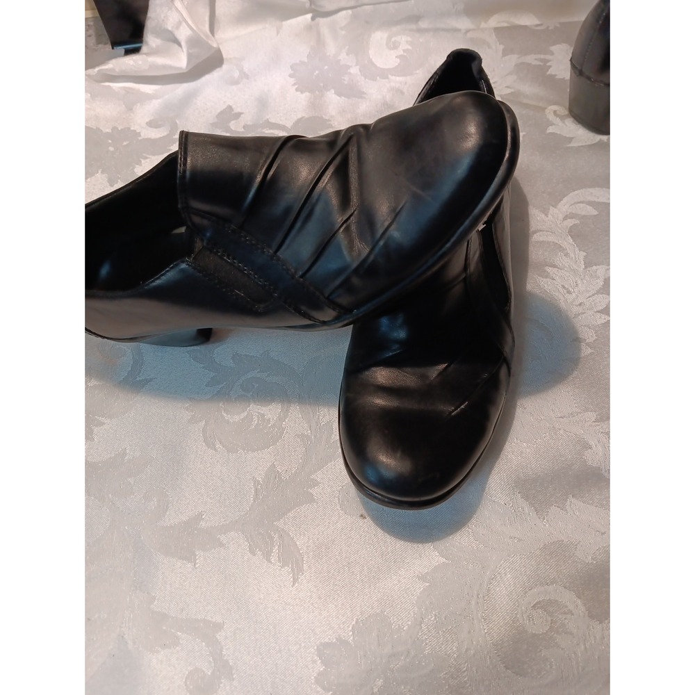 Womens Clarks Black Ankle Booties  7.5 M Stacked Heel Leather #89487  Shoes EUC